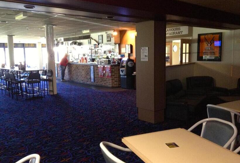 Мотель Town & Country Motor Inn