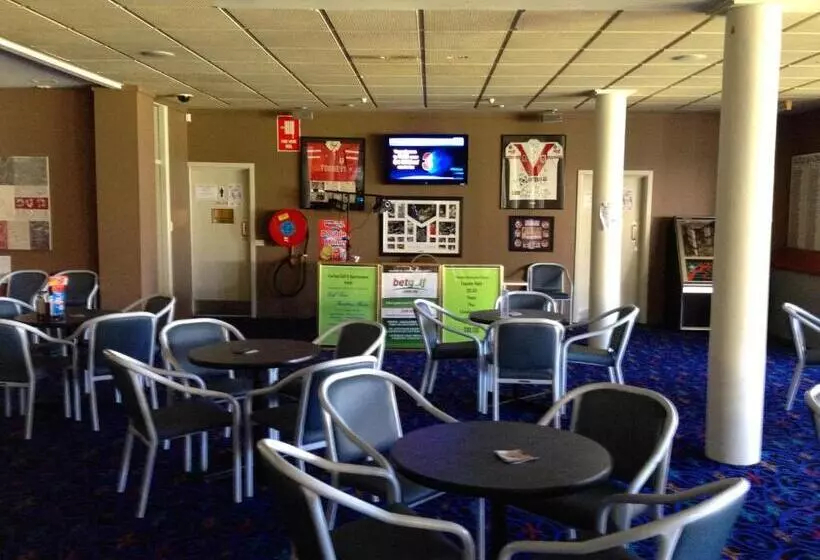 모텔 Town & Country Motor Inn