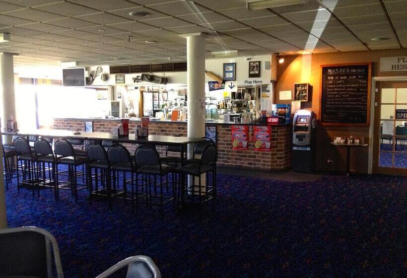 モーテル Town & Country Motor Inn