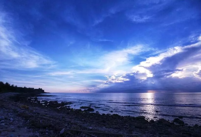 تختخواب و صبحانه Beach Walk Homestay