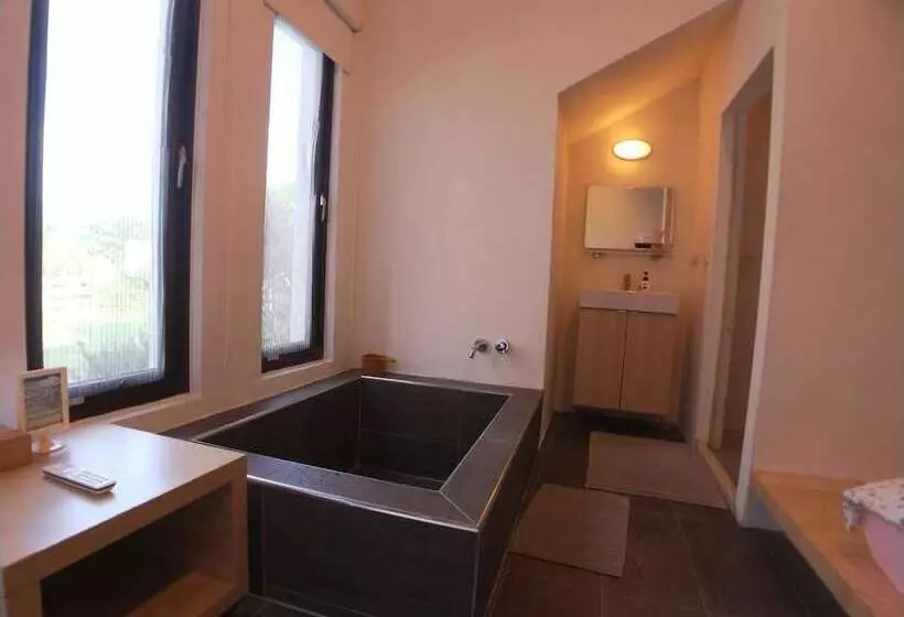 تختخواب و صبحانه Beach Walk Homestay