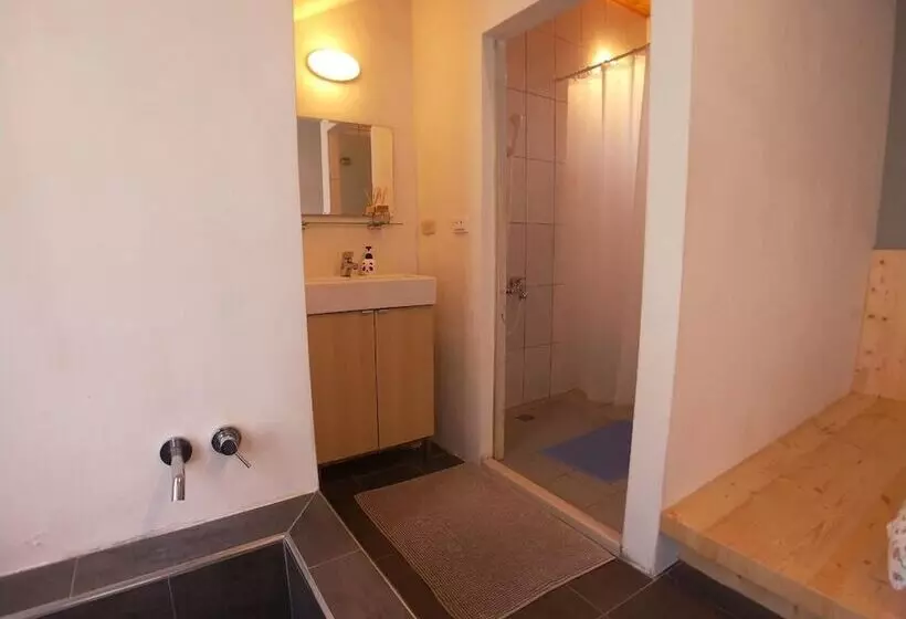 تختخواب و صبحانه Beach Walk Homestay