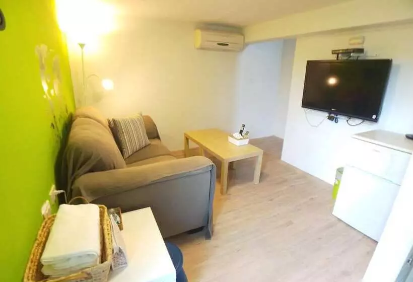 تختخواب و صبحانه Beach Walk Homestay