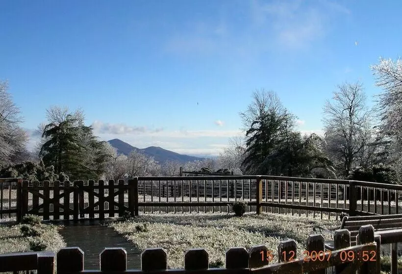 Aamiaismajoitus (B&B) Bent Mountain Lodge