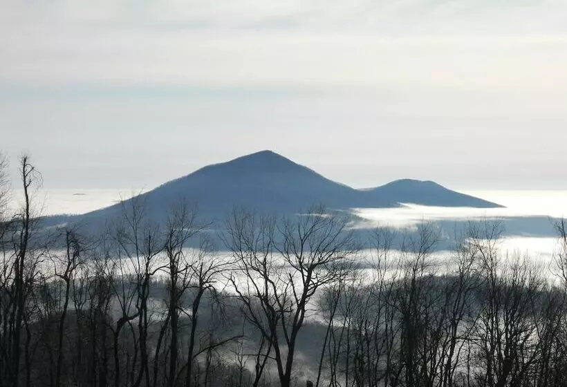 Aamiaismajoitus (B&B) Bent Mountain Lodge