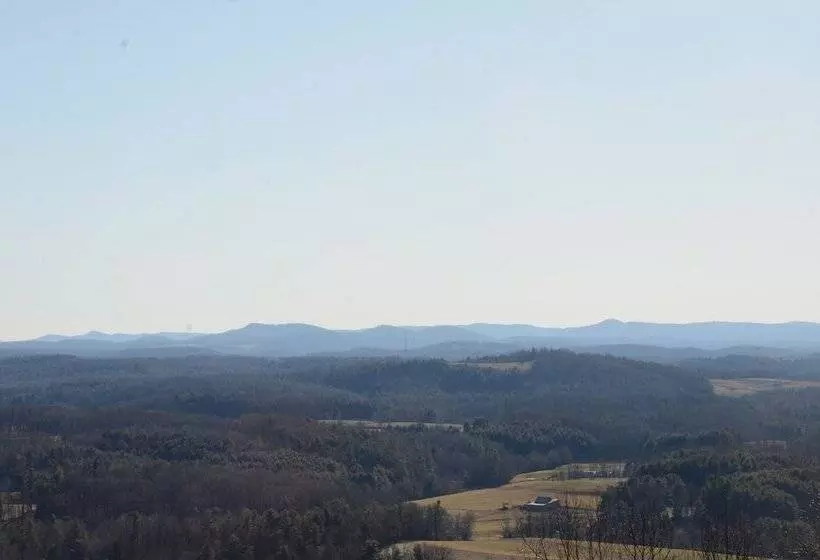 Aamiaismajoitus (B&B) Bent Mountain Lodge