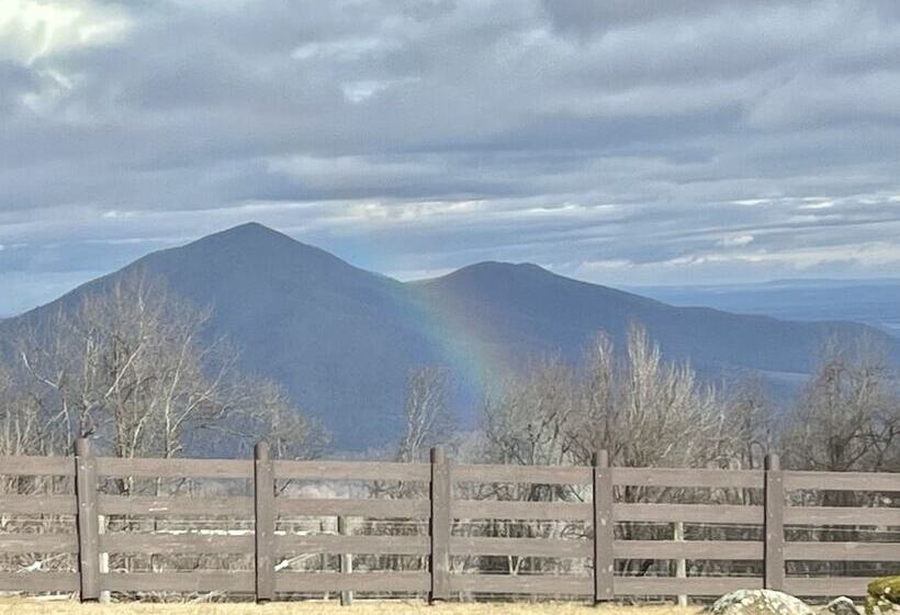 צימר Bent Mountain Lodge