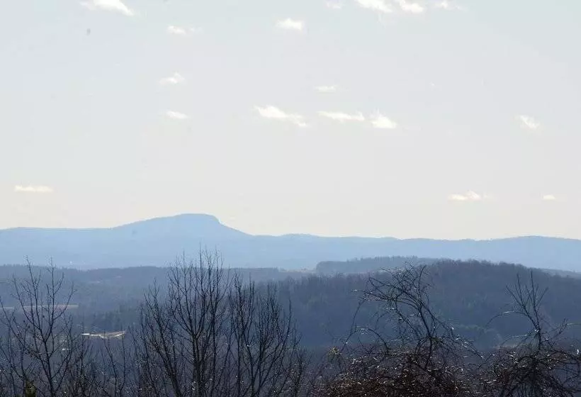 Aamiaismajoitus (B&B) Bent Mountain Lodge