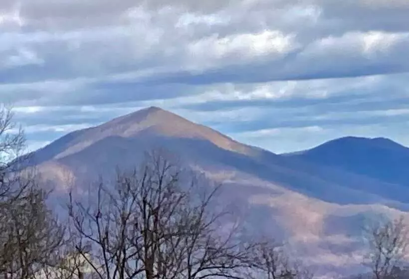 Aamiaismajoitus (B&B) Bent Mountain Lodge