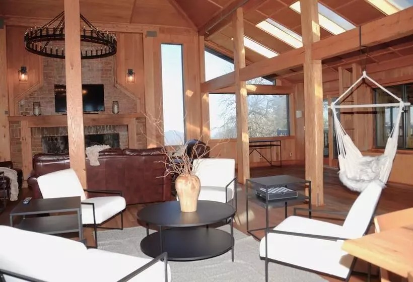 Aamiaismajoitus (B&B) Bent Mountain Lodge