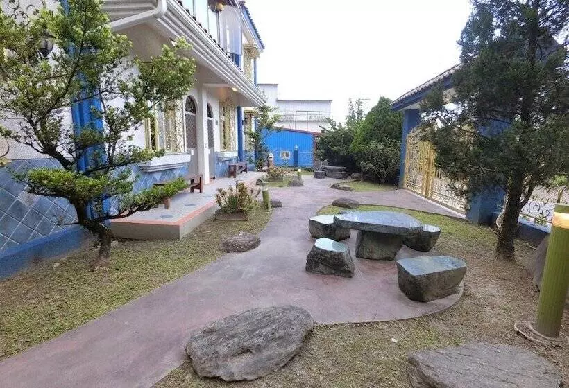تختخواب و صبحانه Sun Lu Holiday Homestay