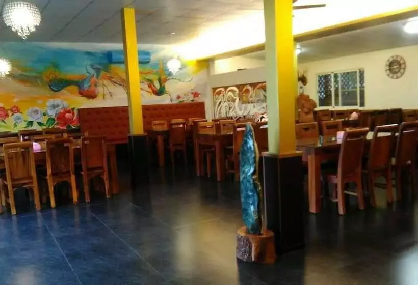 تختخواب و صبحانه Sun Lu Holiday Homestay