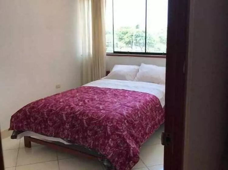 مسافرخانه Hospedaje Las Flores