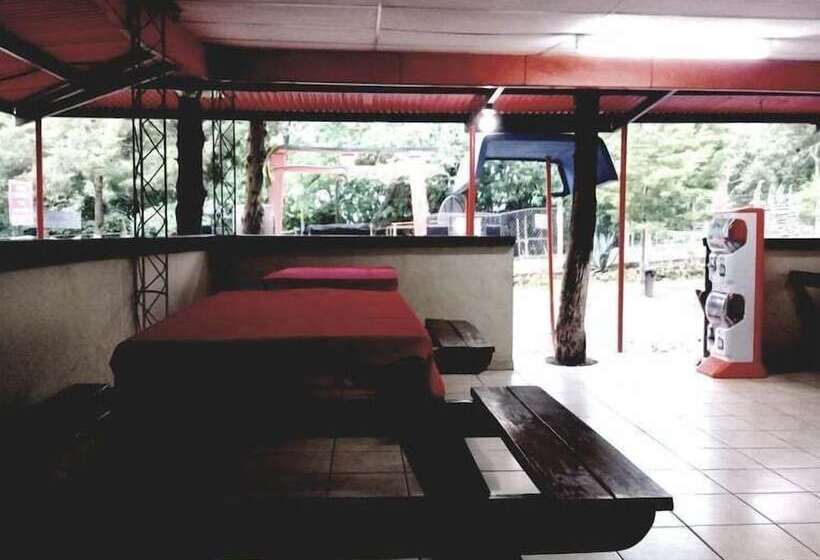 هتل Bosques Del Tibet