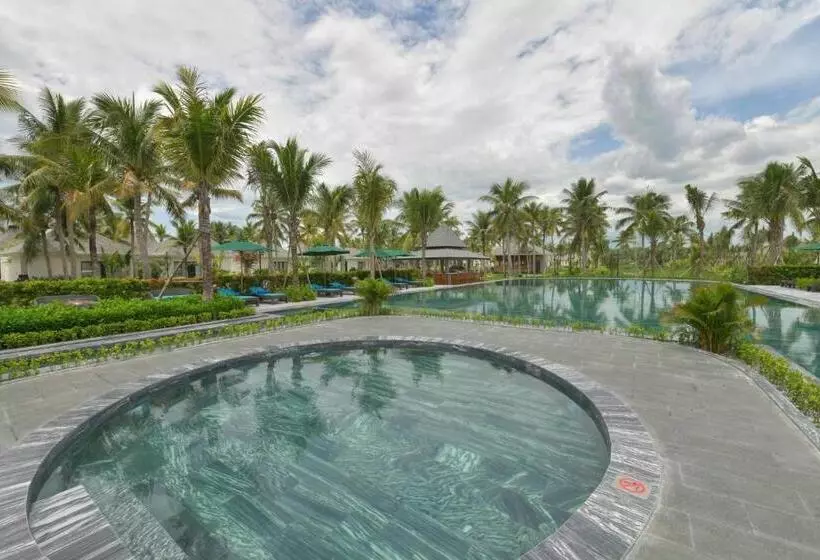Cocoland Thu Xa Ancient Town Hotel & Resort