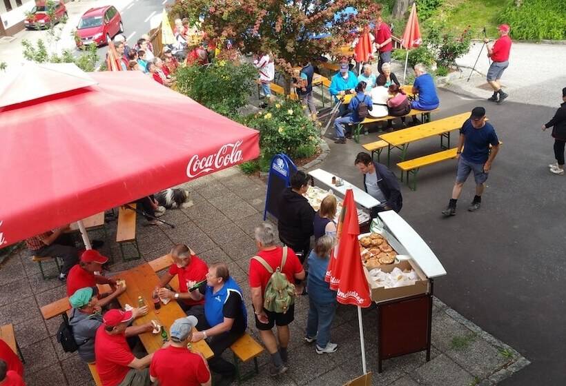 Hotelli Gasthof Zur Grossen Linde