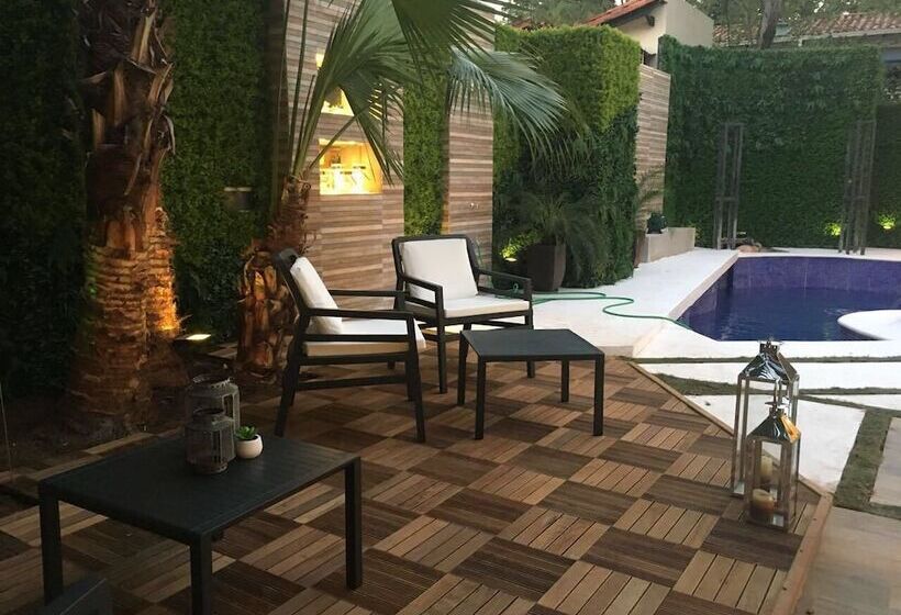 هتل Los Alpes Villa Morra