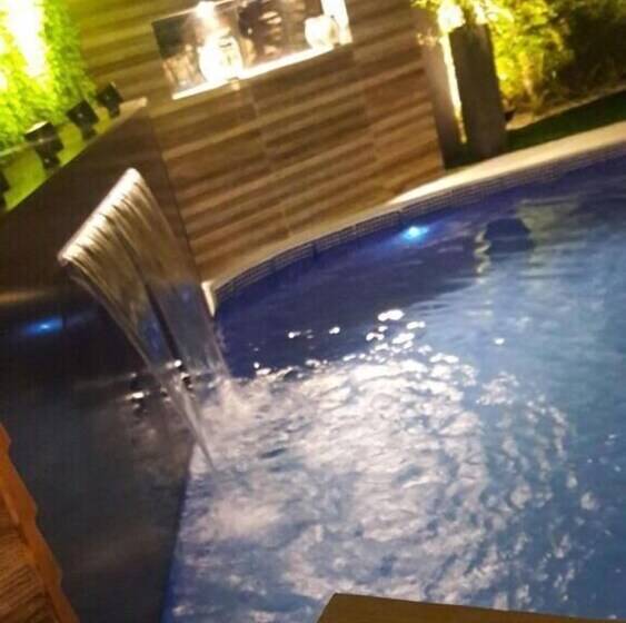 هتل Los Alpes Villa Morra