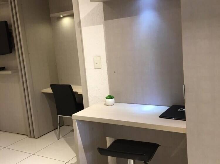 هتل Los Alpes Villa Morra