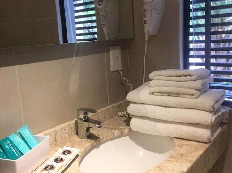 هتل Los Alpes Villa Morra