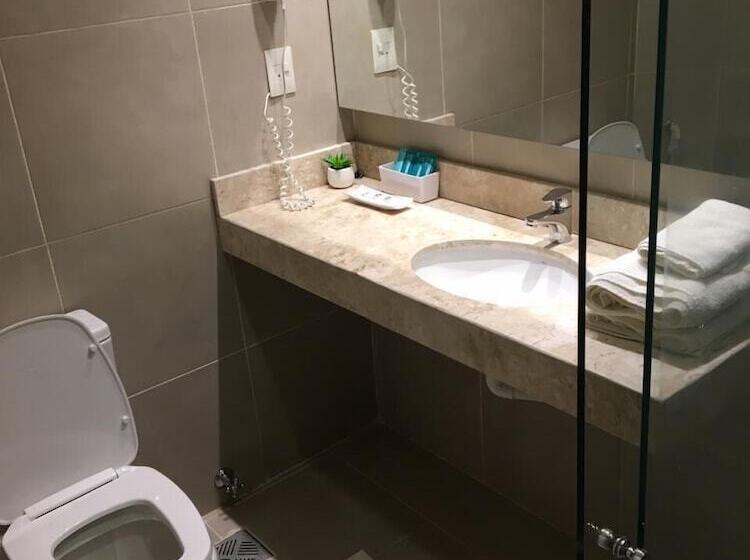 هتل Los Alpes Villa Morra