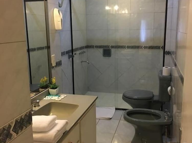 هتل Los Alpes Villa Morra