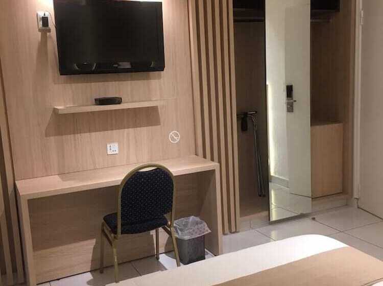 هتل Los Alpes Villa Morra