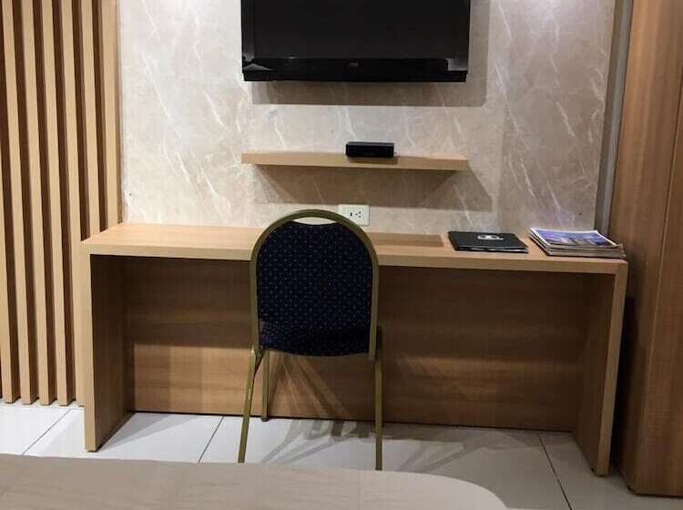 هتل Los Alpes Villa Morra