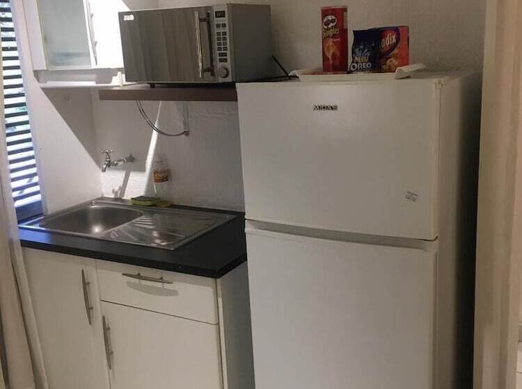 هتل Los Alpes Villa Morra