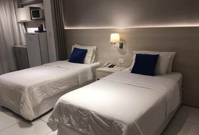 هتل Los Alpes Villa Morra