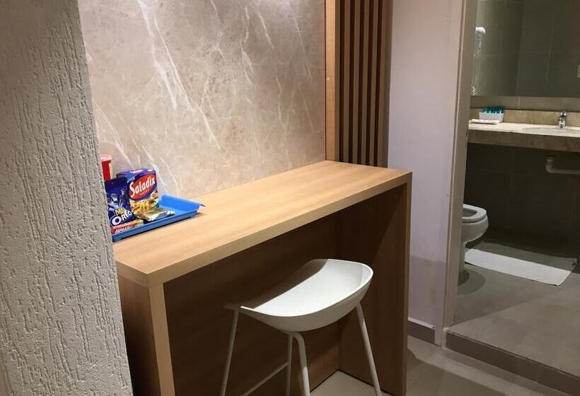 هتل Los Alpes Villa Morra