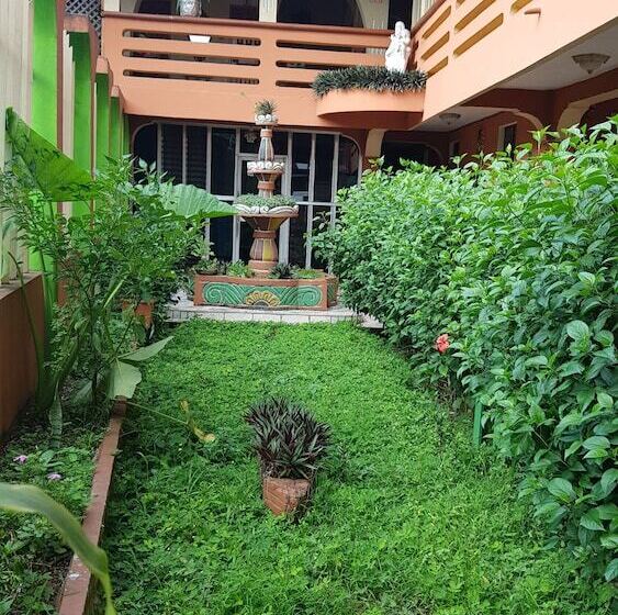 هتل Matias De Galvez