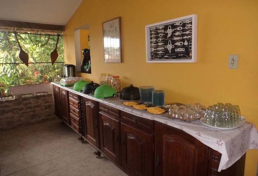 ホテル Pousada Través Cia