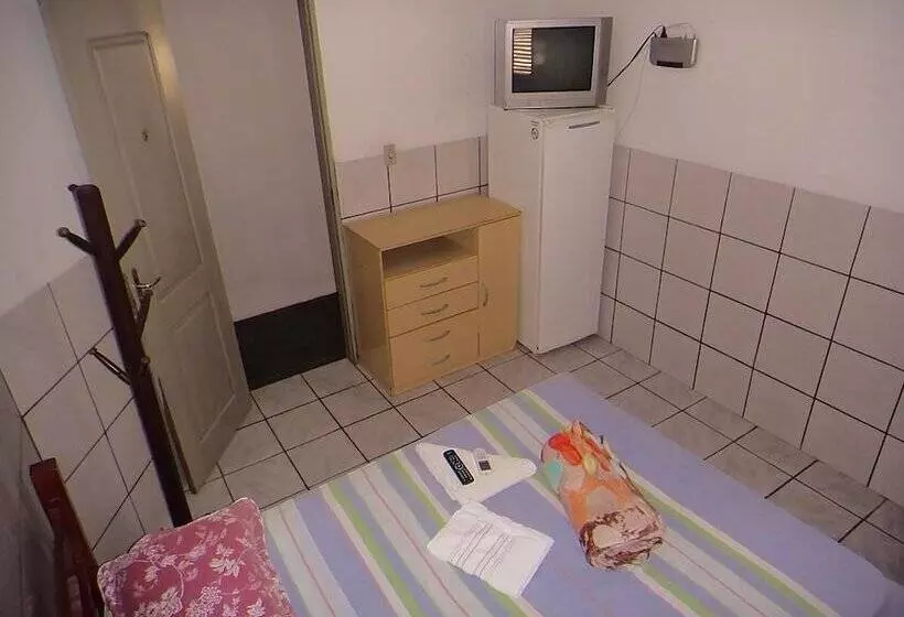 Hotelli Pousada Través Cia
