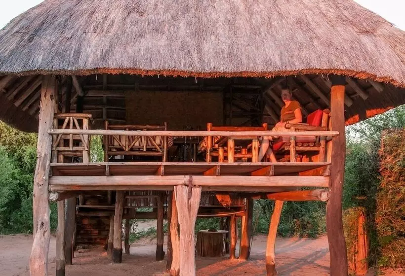 هتل Rhino Safari Camp