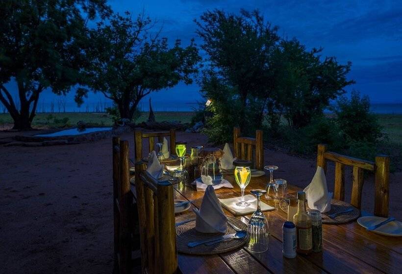 هتل Rhino Safari Camp