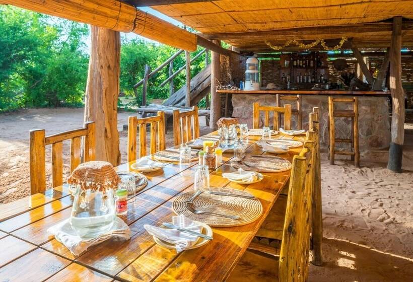 هتل Rhino Safari Camp