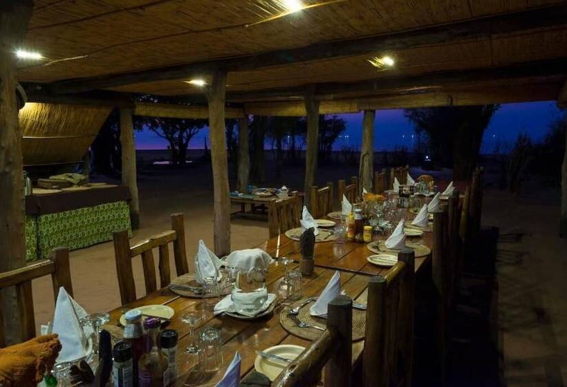 هتل Rhino Safari Camp