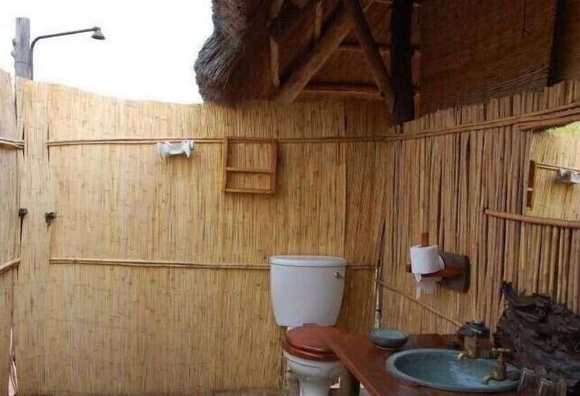 هتل Rhino Safari Camp