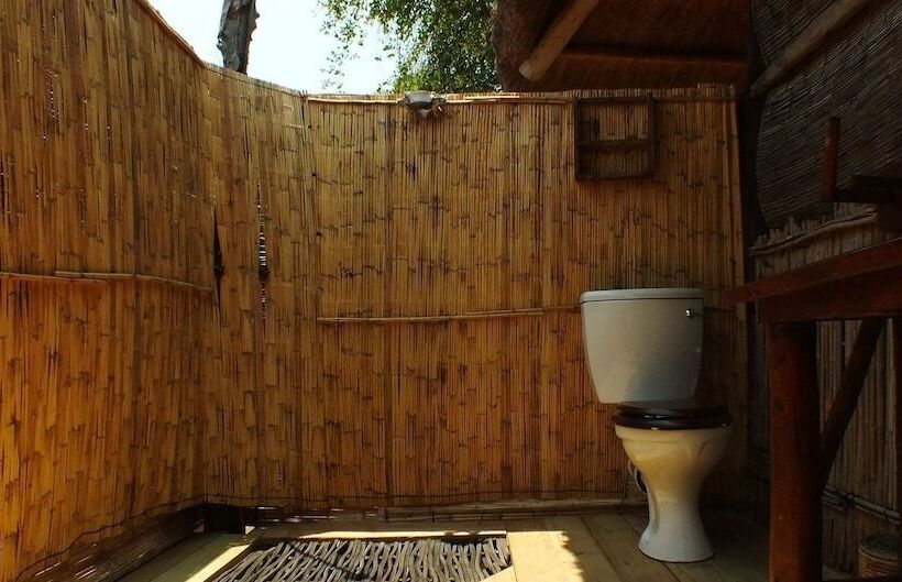 هتل Rhino Safari Camp