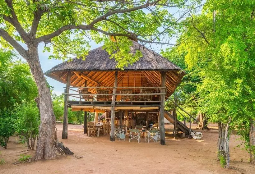 هتل Rhino Safari Camp