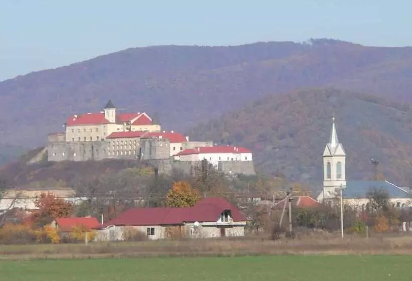 Majatalo Guest House Family Green