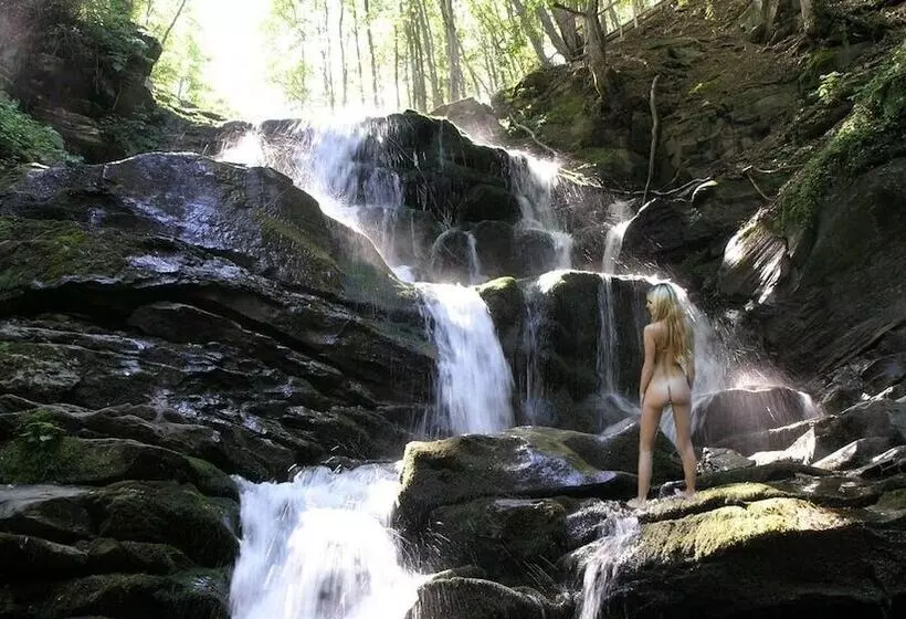 Majatalo Guest House Family Green