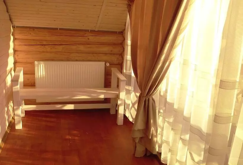 Majatalo Guest House Family Green