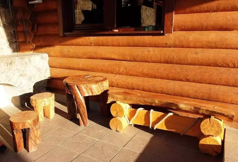 Majatalo Guest House Family Green