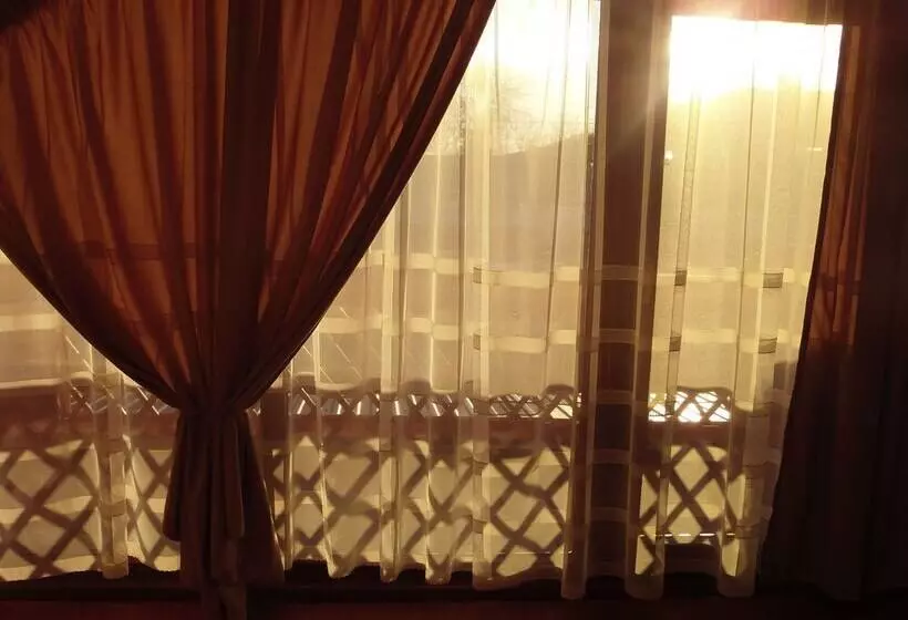 Majatalo Guest House Family Green