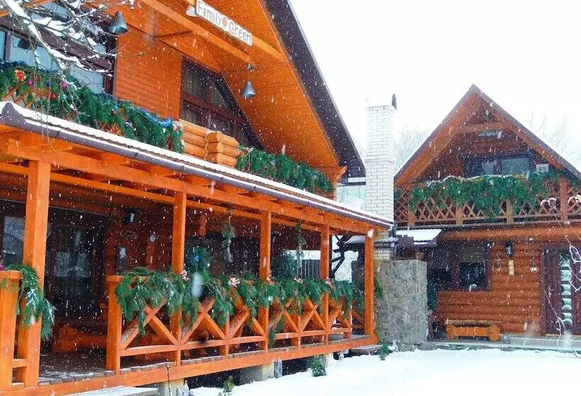 Majatalo Guest House Family Green