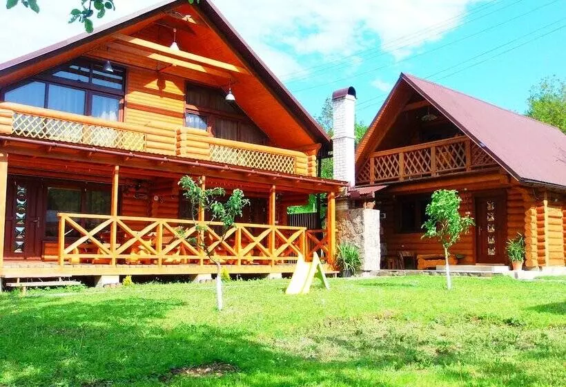 Majatalo Guest House Family Green