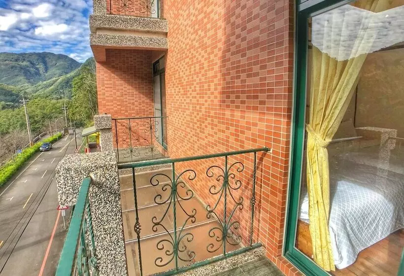 پانسیون Xanadu Hostel