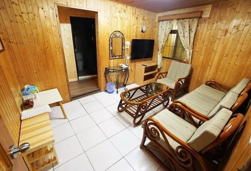 پانسیون Xanadu Hostel